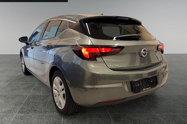 Grå Opel Astra fra 2019