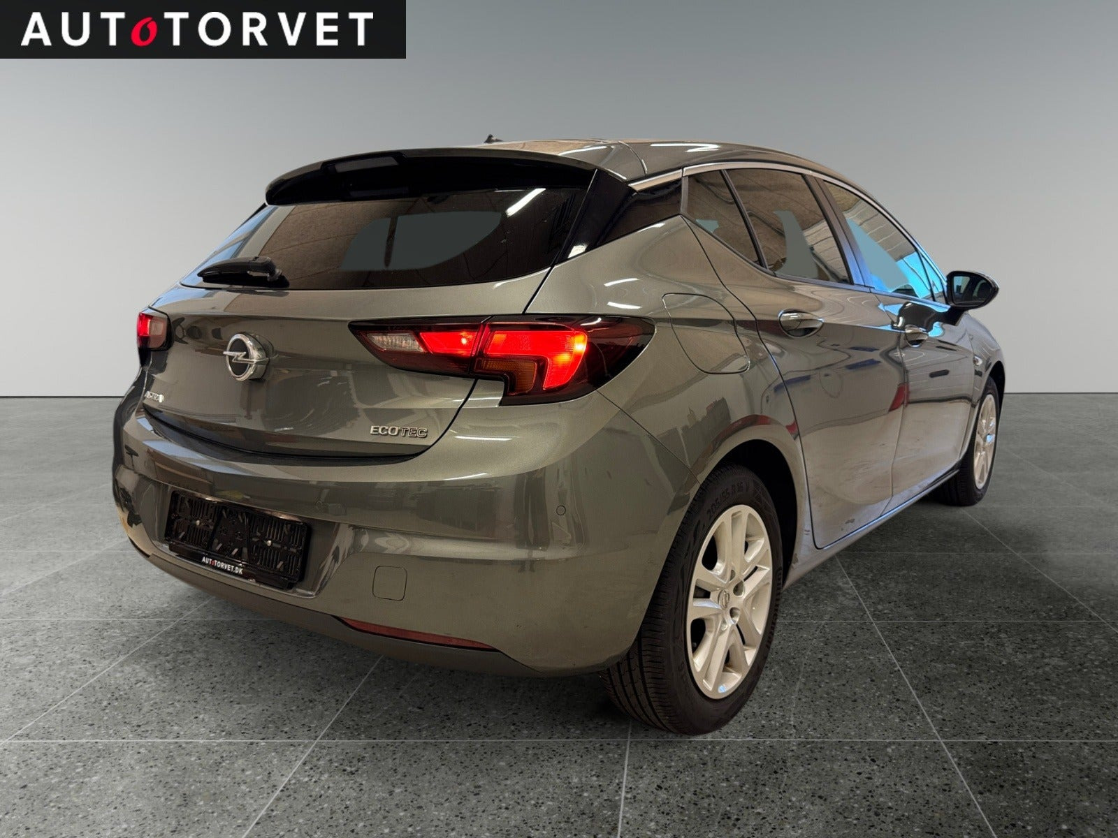 Grå Opel Astra fra 2019