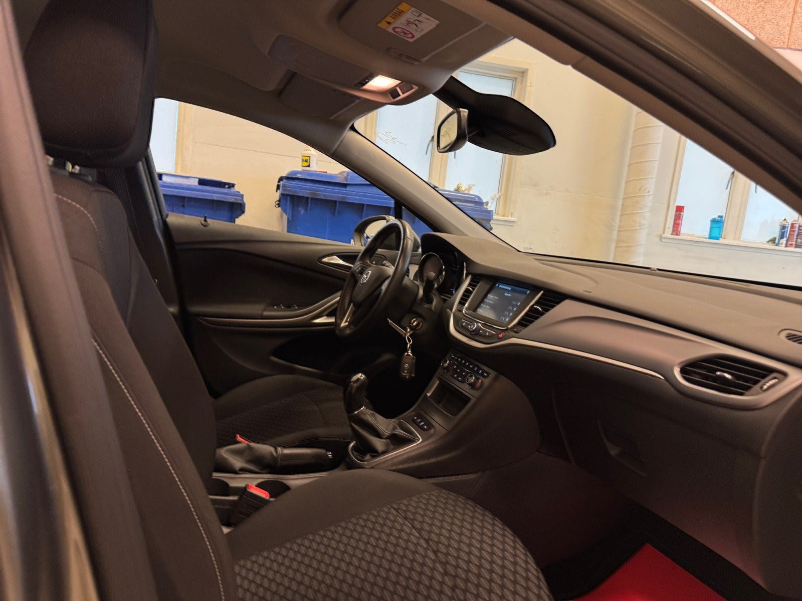 Grå Opel Astra fra 2019