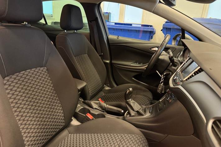 Grå Opel Astra fra 2019