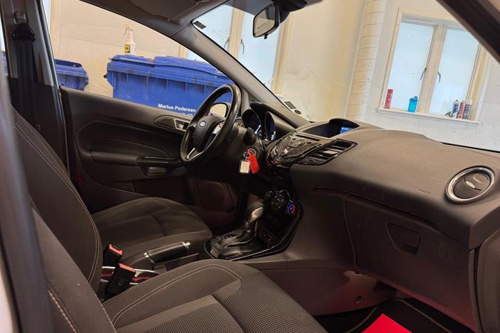 Hvid Ford Fiesta fra 2015