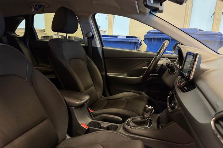 Sort Hyundai i30 fra 2017