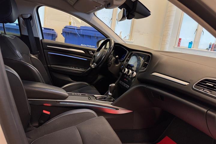 Hvid Renault Megane IV fra 2021