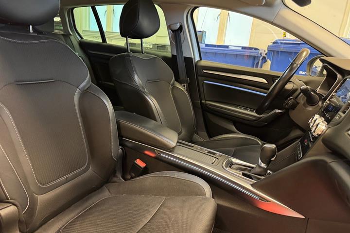Hvid Renault Megane IV fra 2021