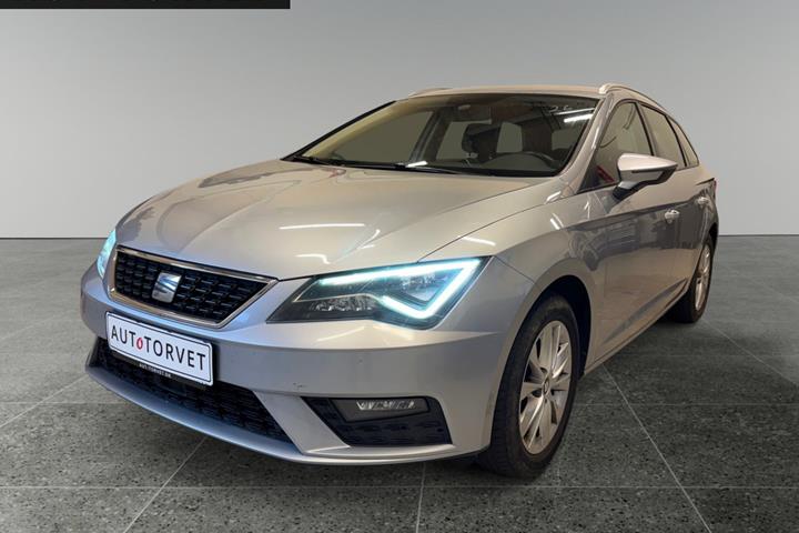 Sølv Seat Leon fra 2019 set udefra
