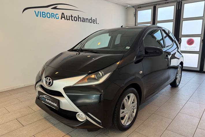 Sort Toyota Aygo fra 2015
