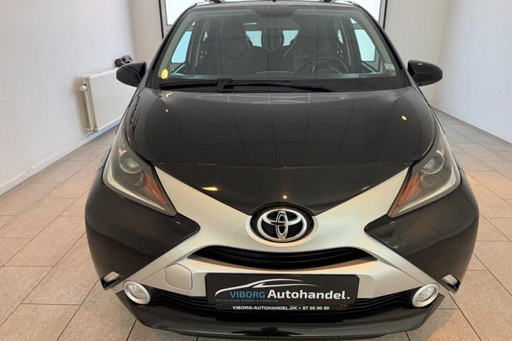 Sort Toyota Aygo fra 2015
