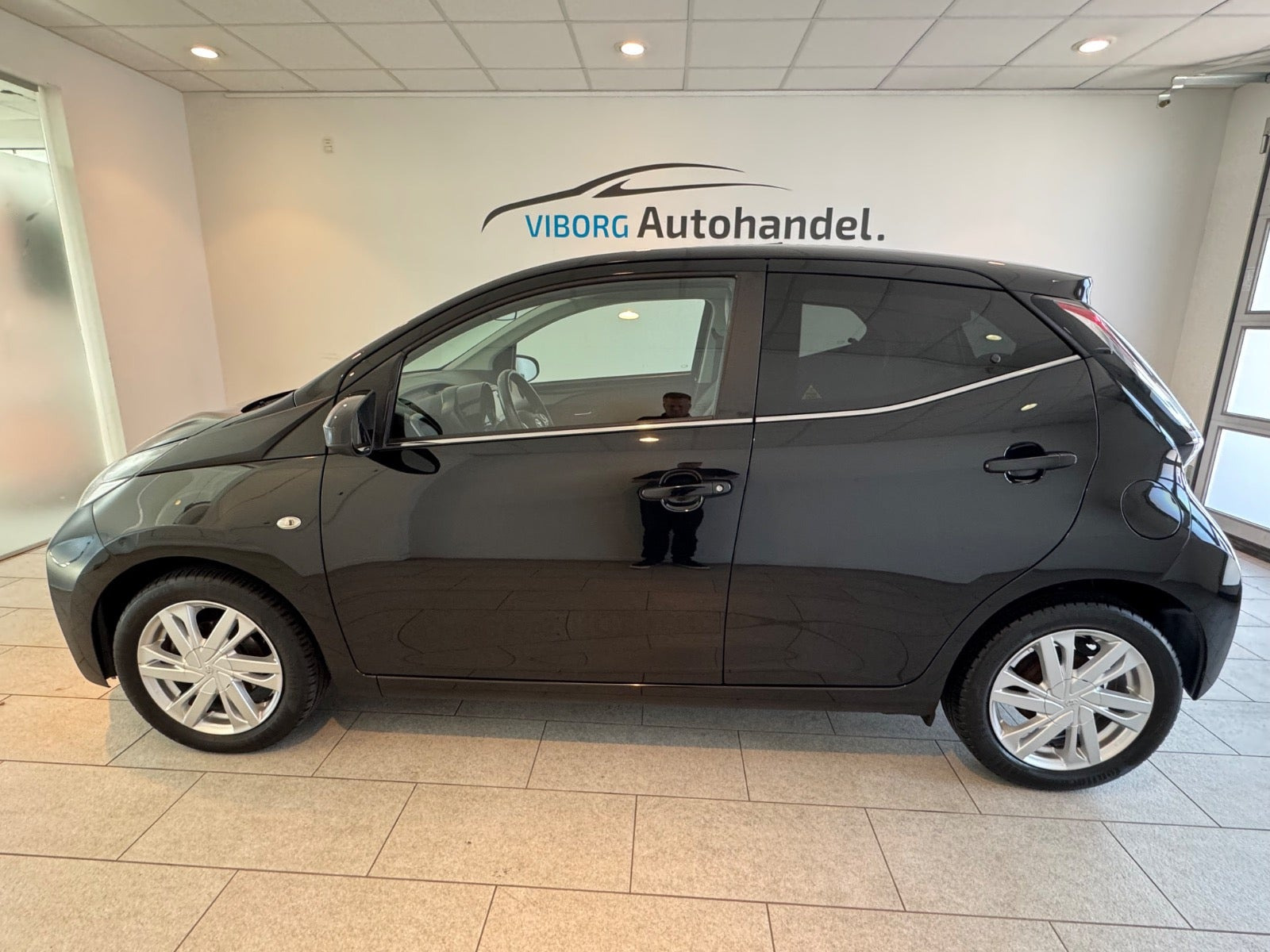Sort Toyota Aygo fra 2015