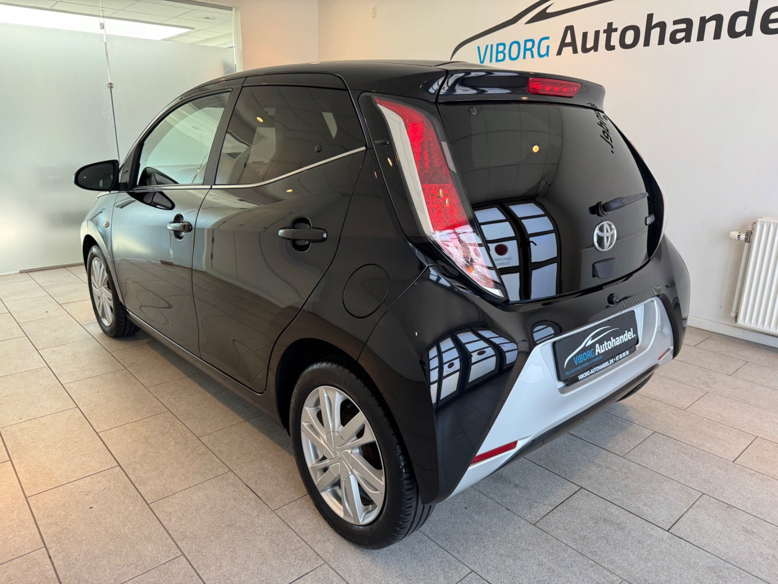Sort Toyota Aygo fra 2015