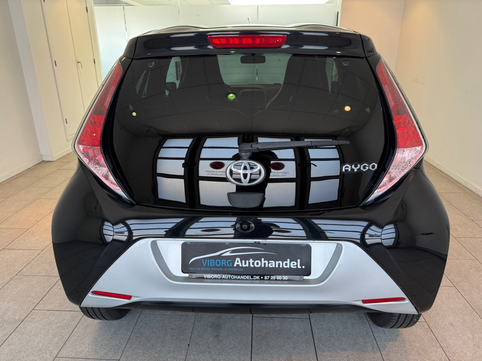 Sort Toyota Aygo fra 2015