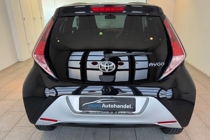 Sort Toyota Aygo fra 2015