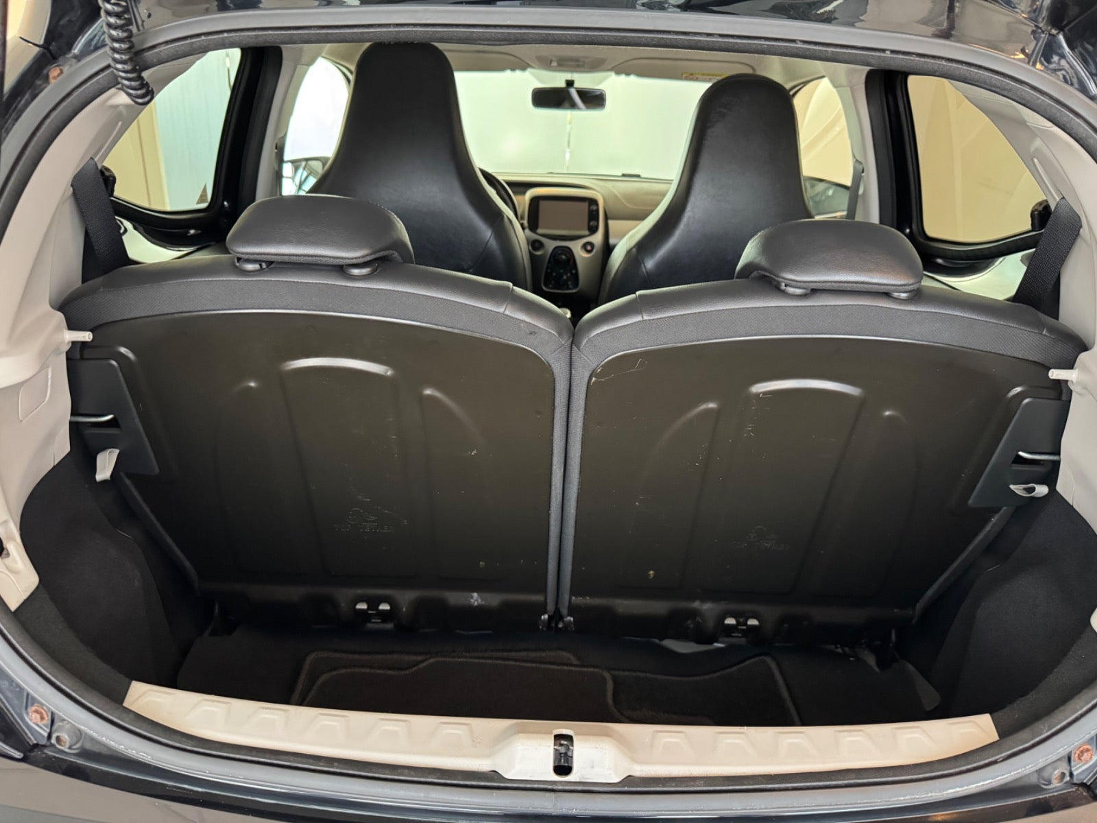 Sort Toyota Aygo fra 2015
