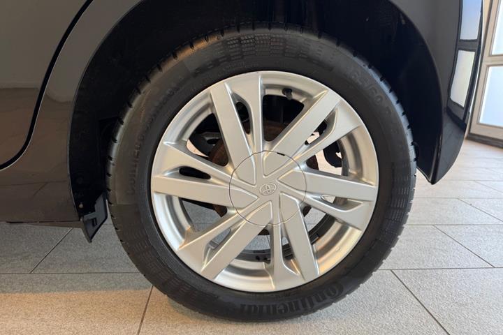 Sort Toyota Aygo fra 2015