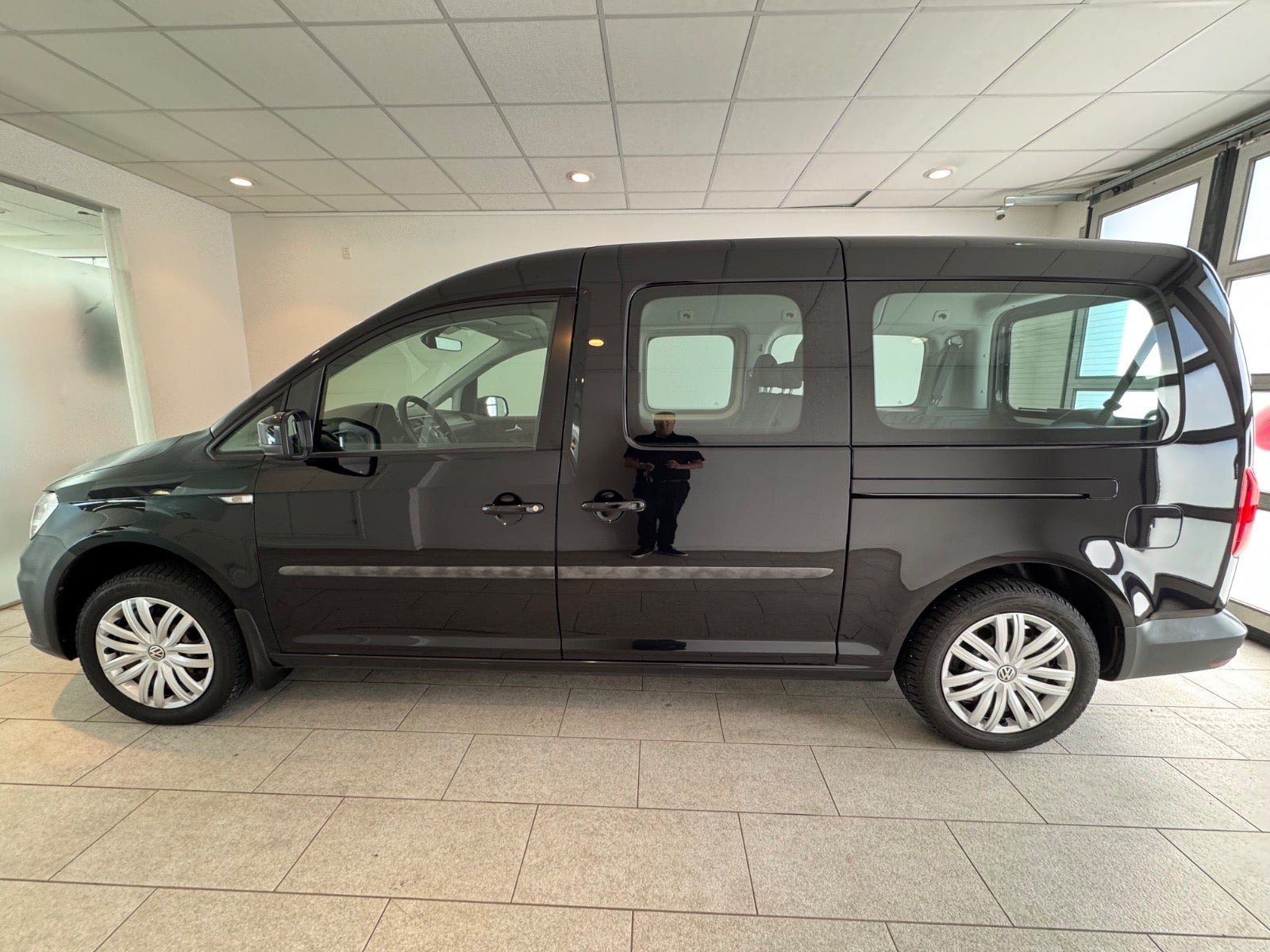 Sort VW e-Caddy Maxi fra 2021