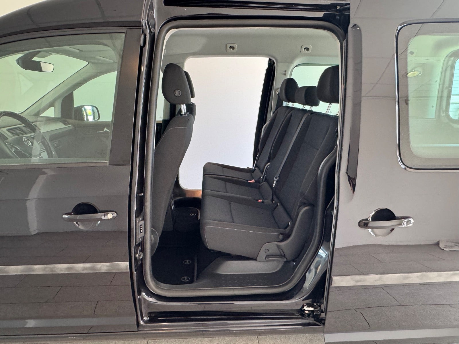 Sort VW e-Caddy Maxi fra 2021