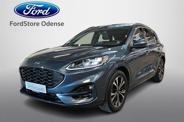 Blå Ford Kuga fra 2020 set udefra