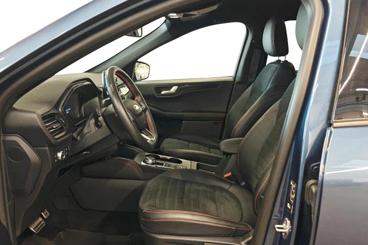 Blå Ford Kuga fra 2020