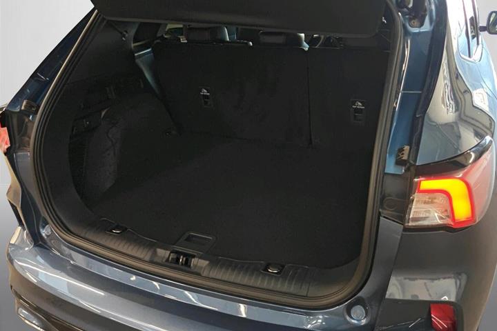 Blå Ford Kuga fra 2020