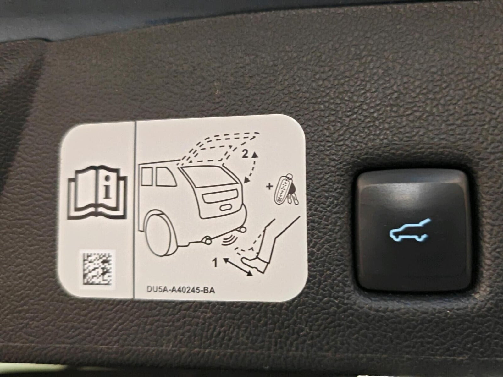 Blå Ford Kuga fra 2020
