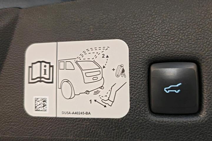 Blå Ford Kuga fra 2020