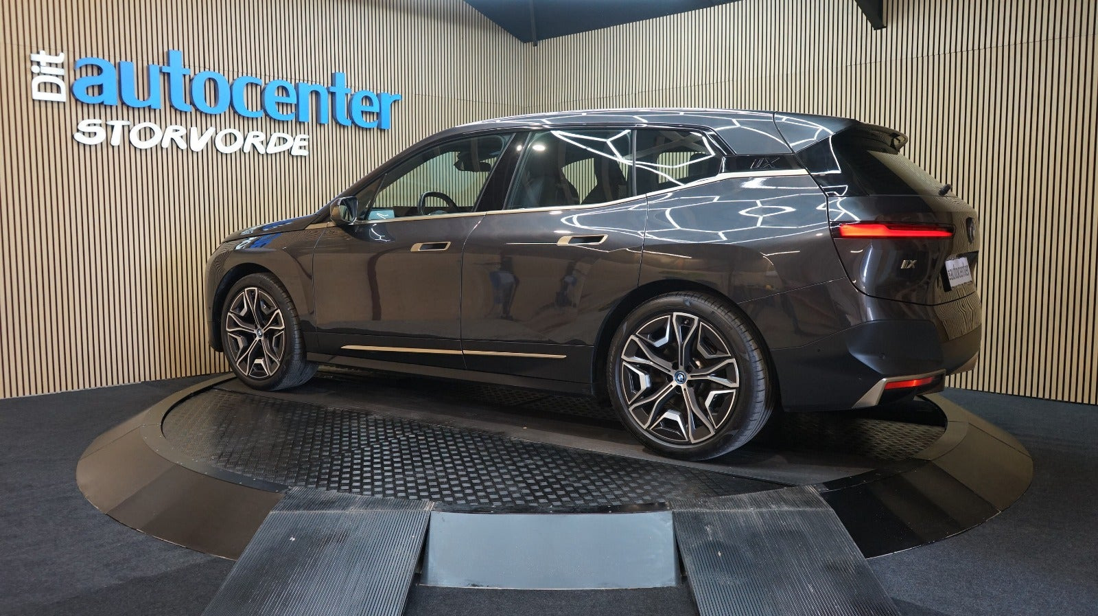 Sort BMW iX fra 2022