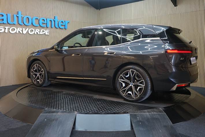 Sort BMW iX fra 2022