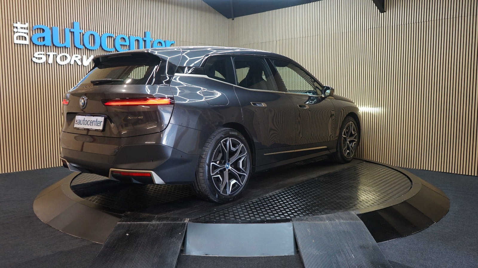 Sort BMW iX fra 2022