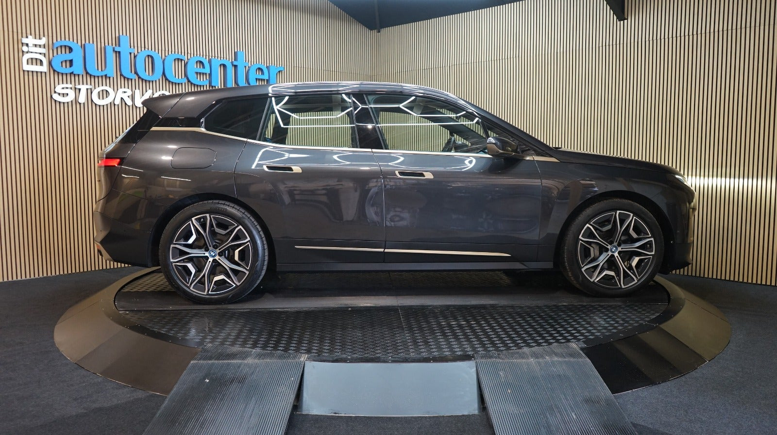 Sort BMW iX fra 2022