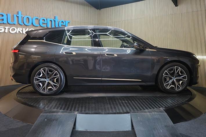 Sort BMW iX fra 2022