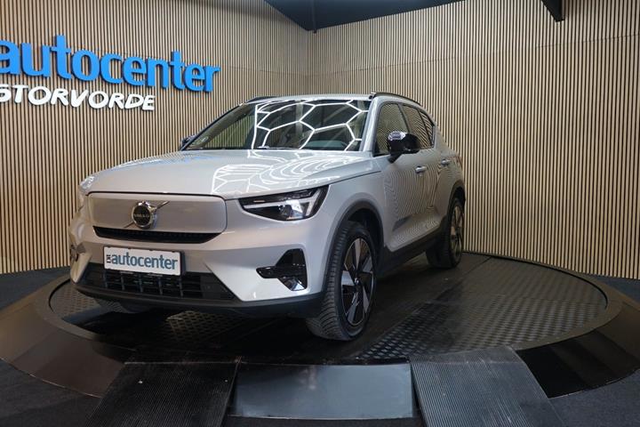 Sølv Volvo XC40 fra 2024