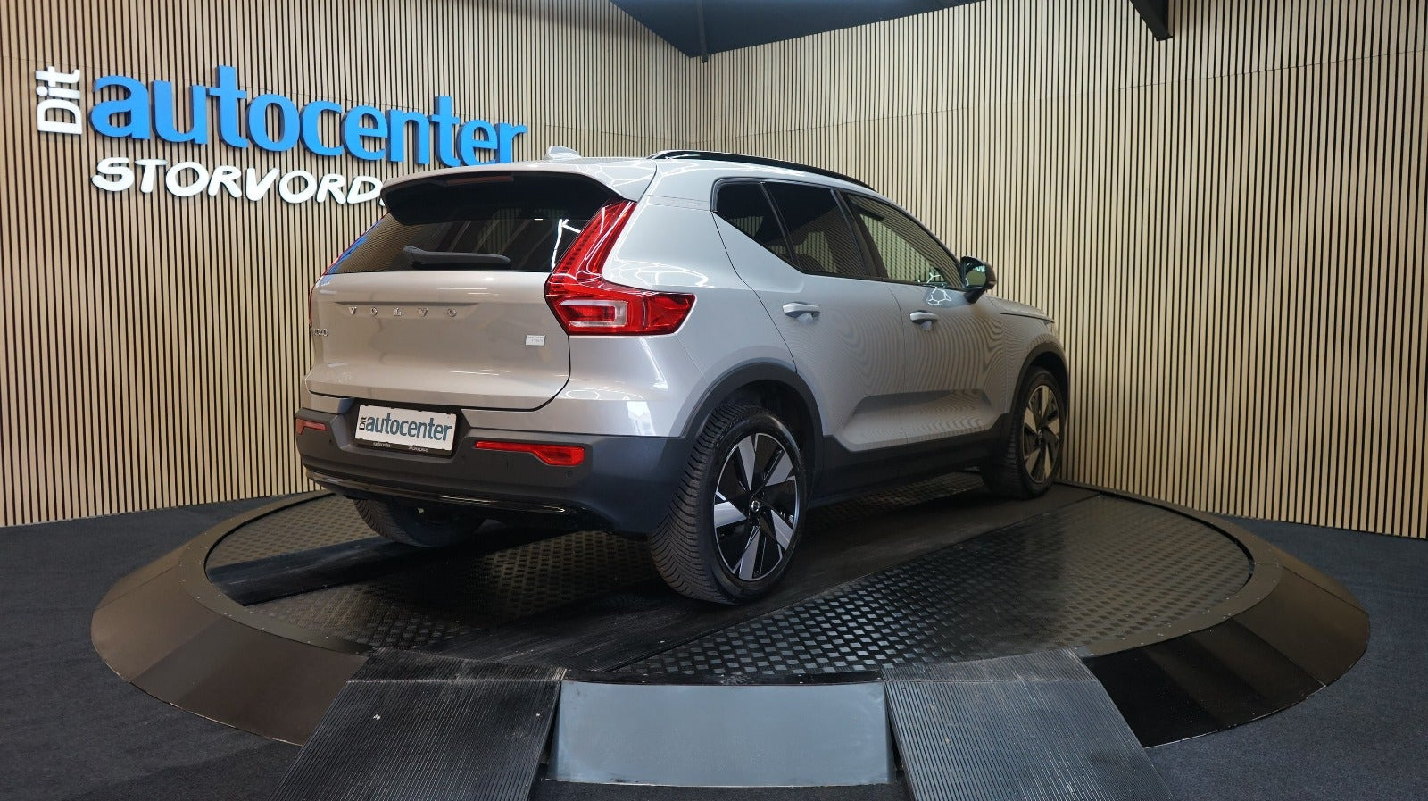 Sølv Volvo XC40 fra 2024