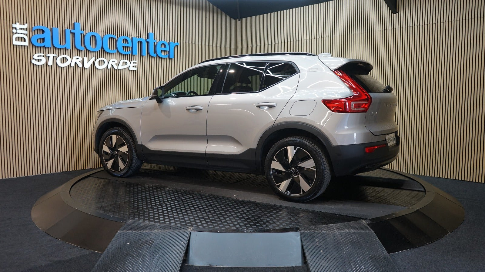 Sølv Volvo XC40 fra 2024