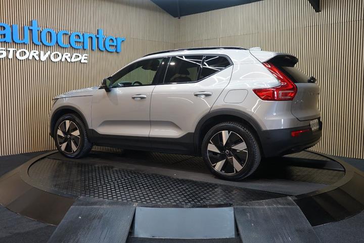 Sølv Volvo XC40 fra 2024