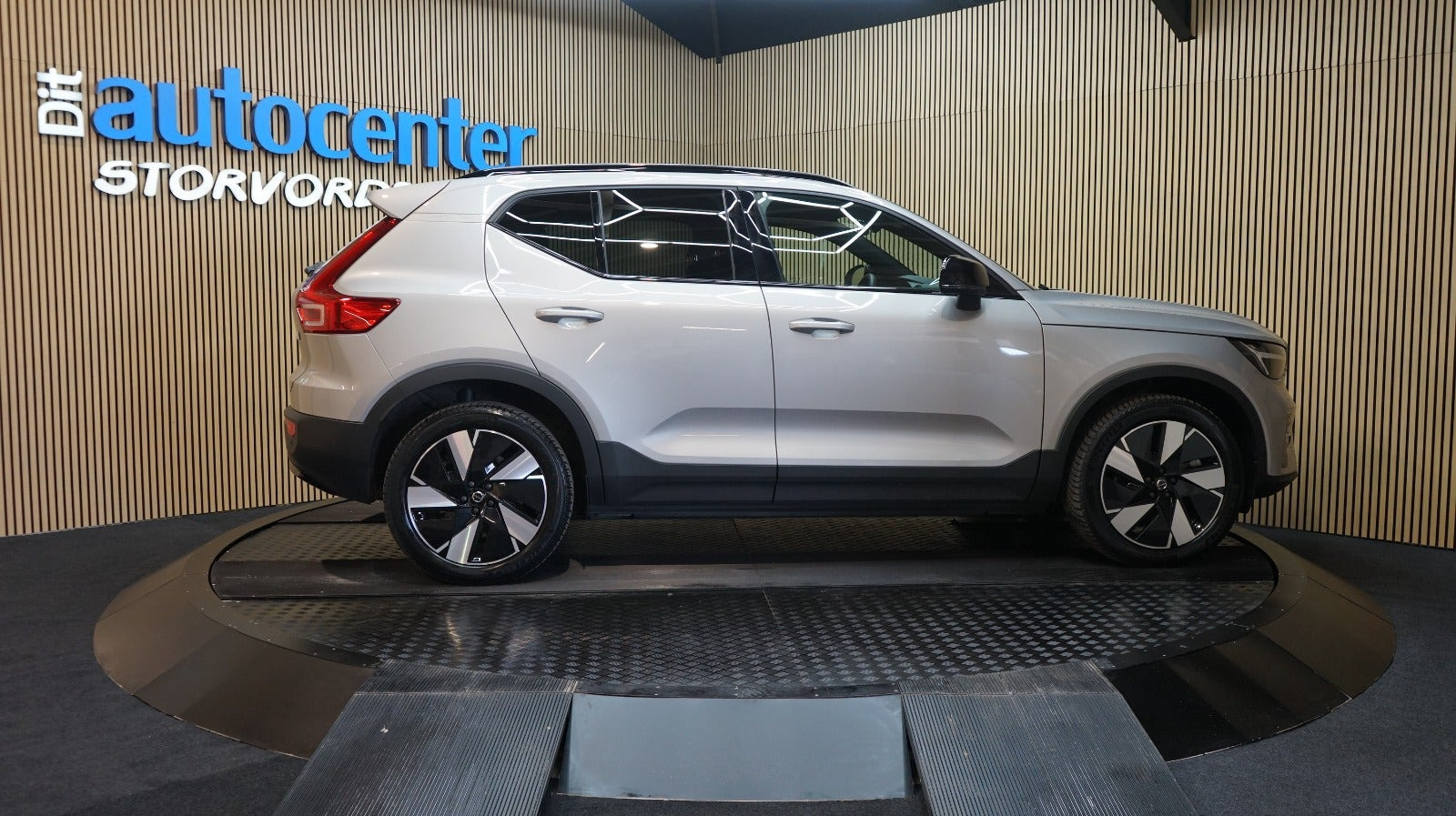 Sølv Volvo XC40 fra 2024