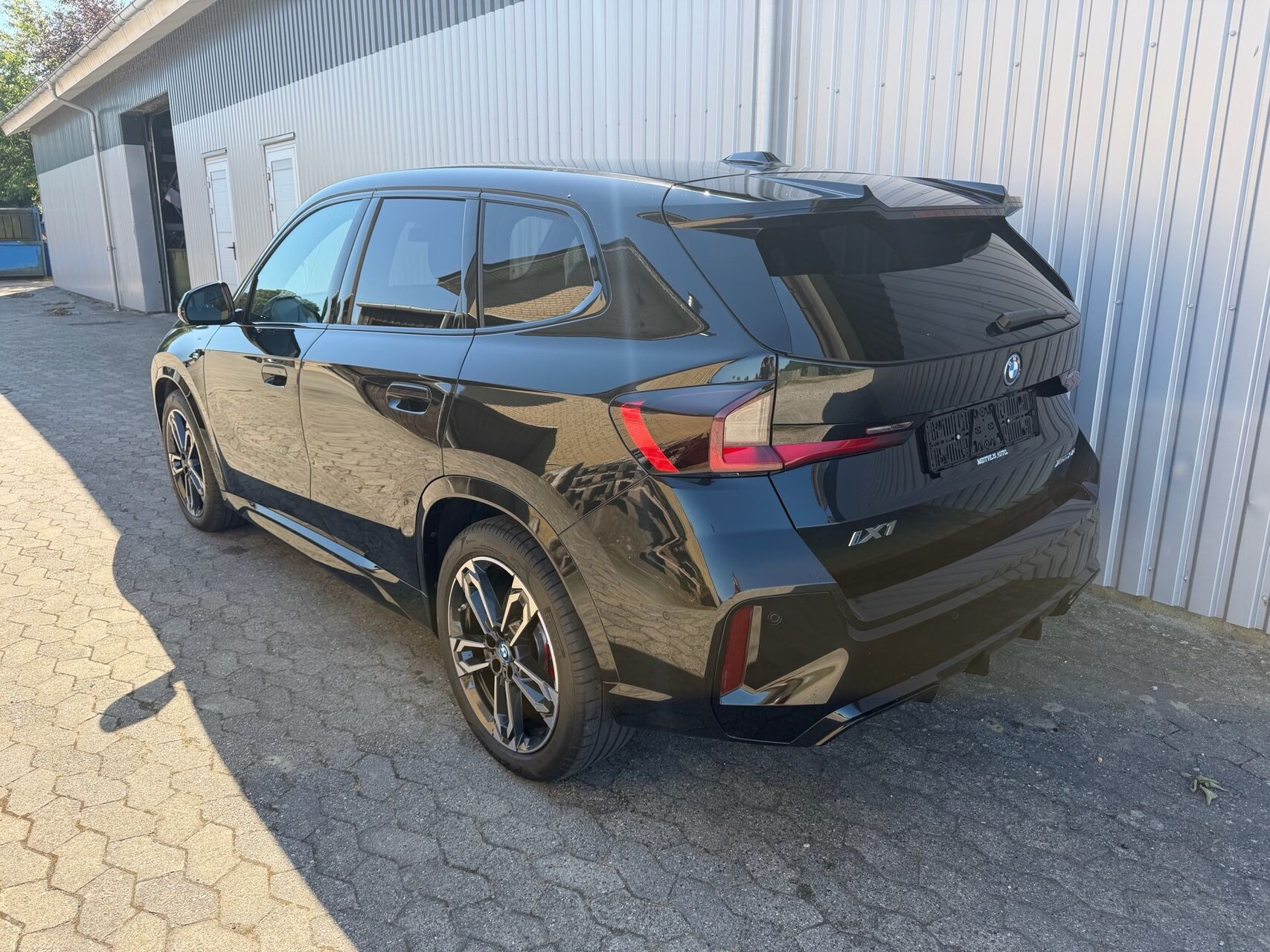 Sort BMW iX1 fra 2025