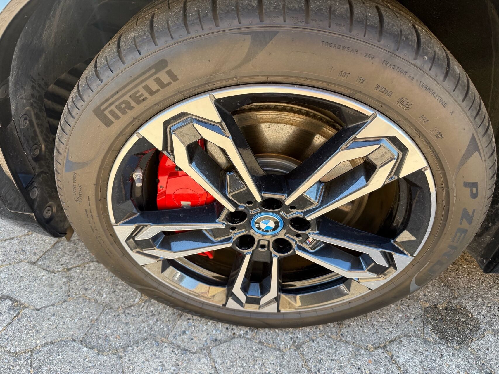 Sort BMW iX1 fra 2025