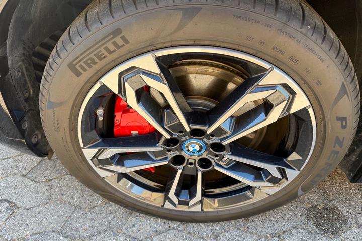 Sort BMW iX1 fra 2025