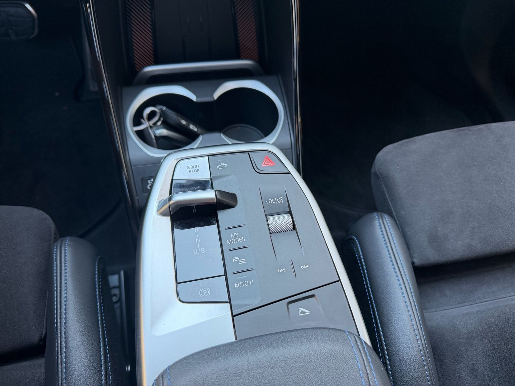 Sort BMW iX1 fra 2025