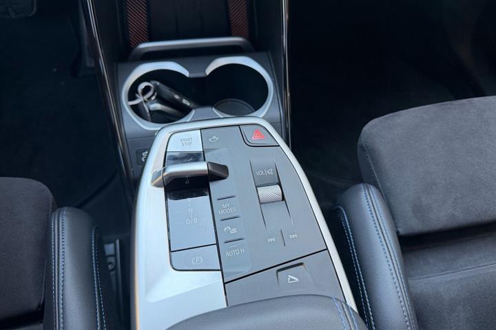 Sort BMW iX1 fra 2025