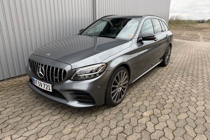 Grå Mercedes C300 de fra 2020