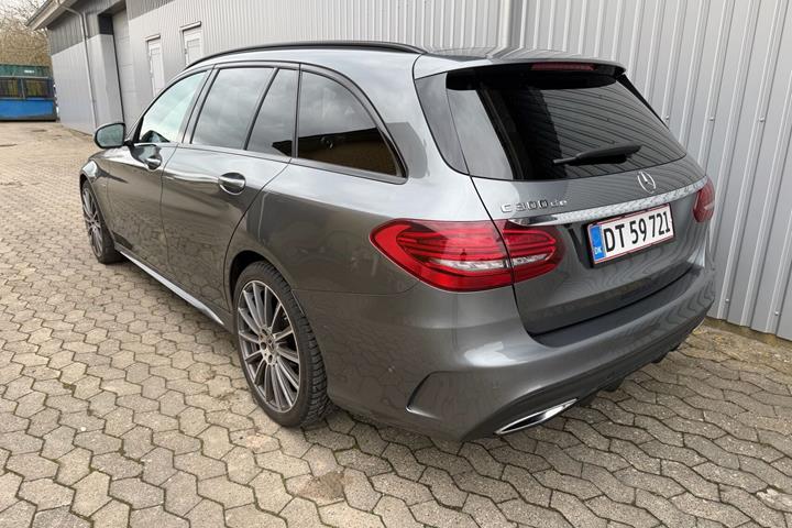 Grå Mercedes C300 de fra 2020