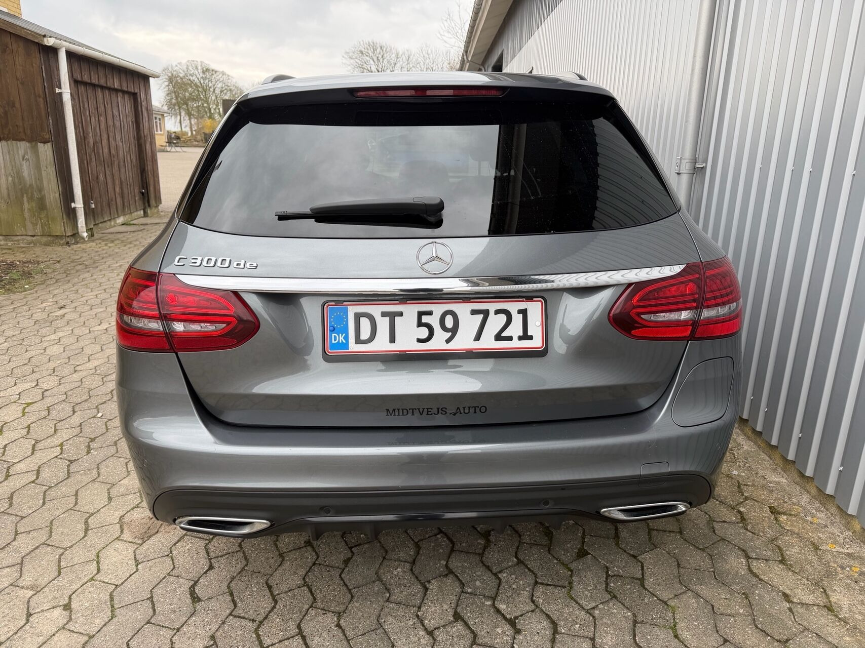 Grå Mercedes C300 de fra 2020
