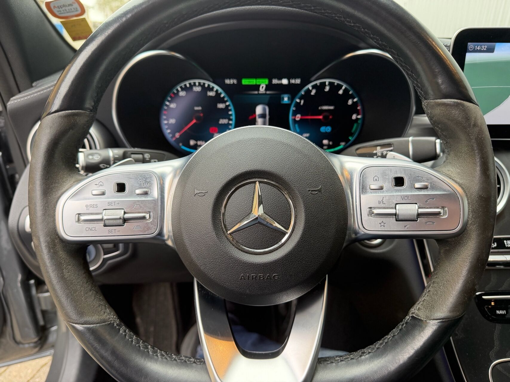 Grå Mercedes C300 de fra 2020