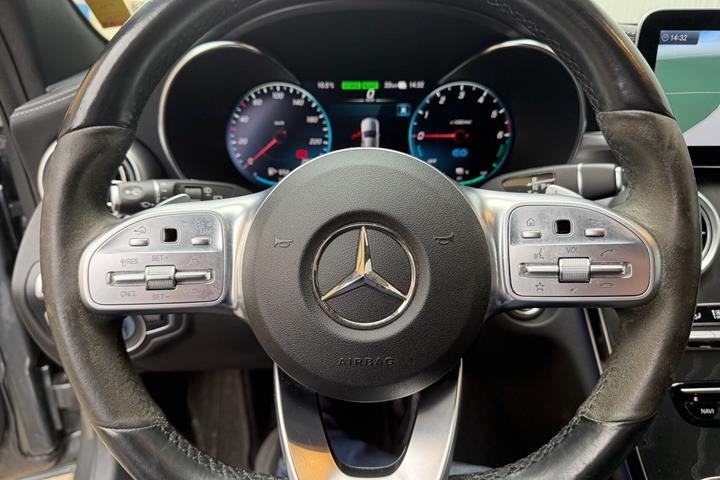 Grå Mercedes C300 de fra 2020