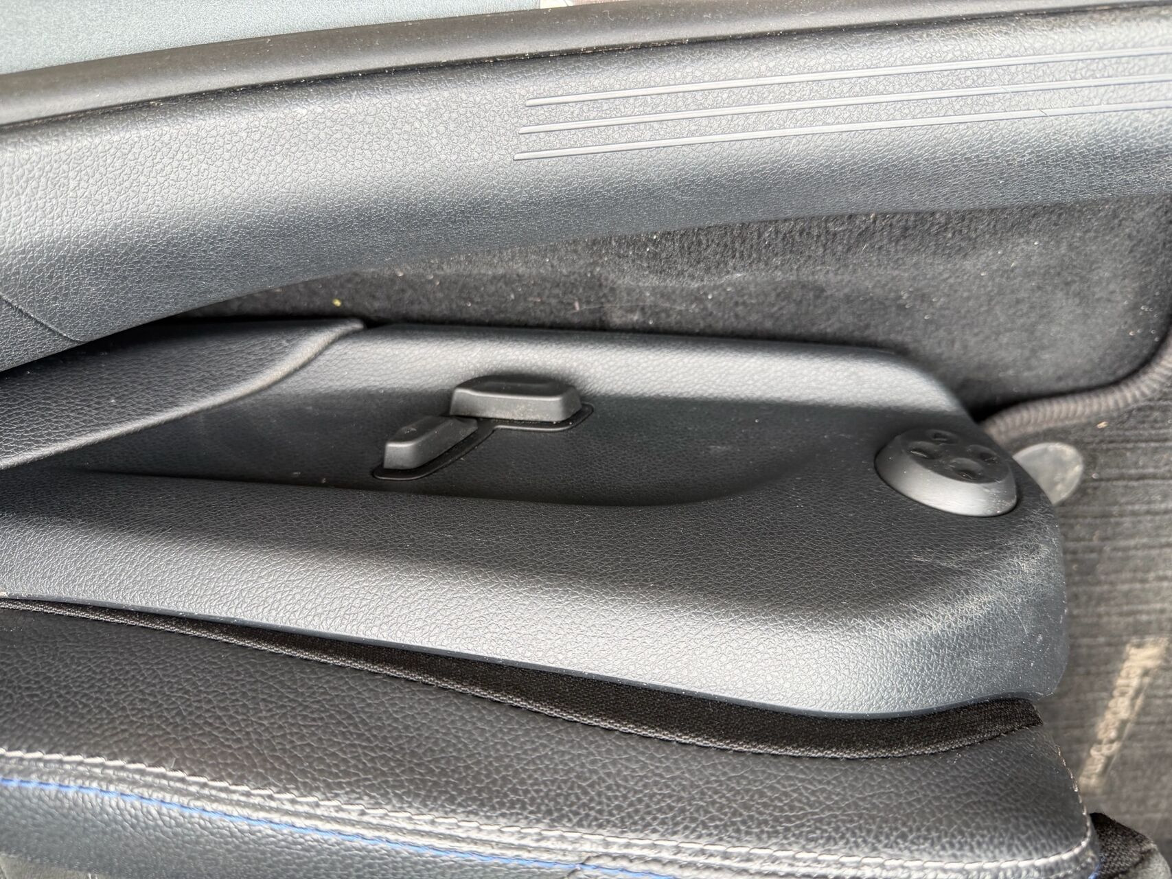 Grå Mercedes C300 de fra 2020