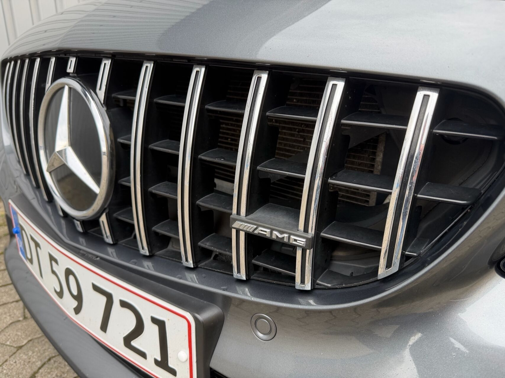 Grå Mercedes C300 de fra 2020