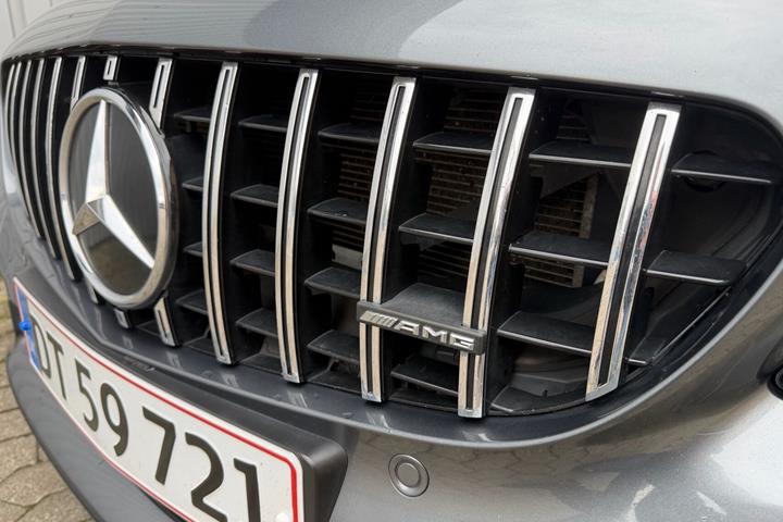 Grå Mercedes C300 de fra 2020