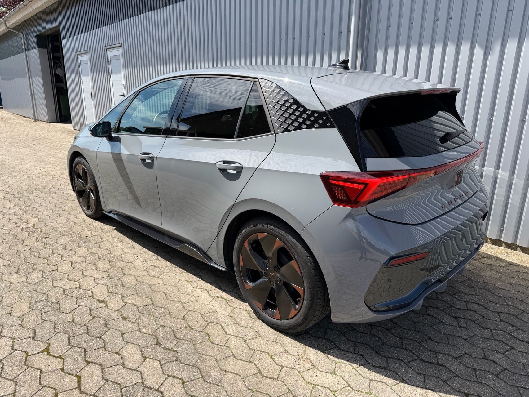 Grå Cupra Born fra 2024