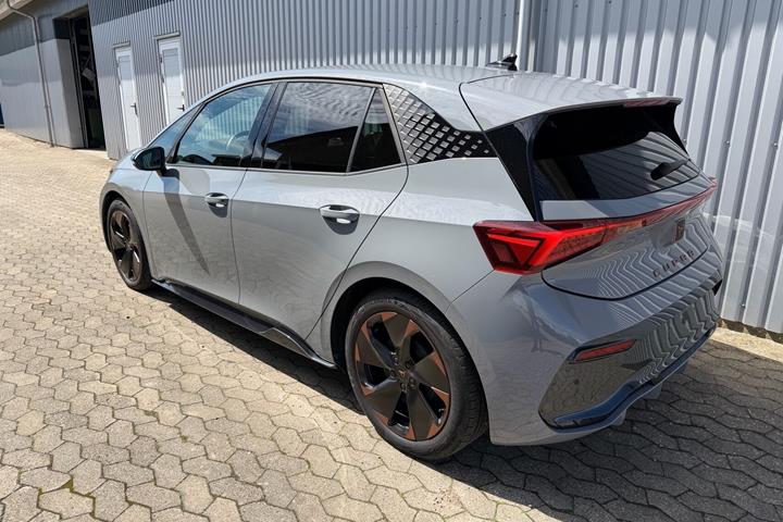 Grå Cupra Born fra 2024
