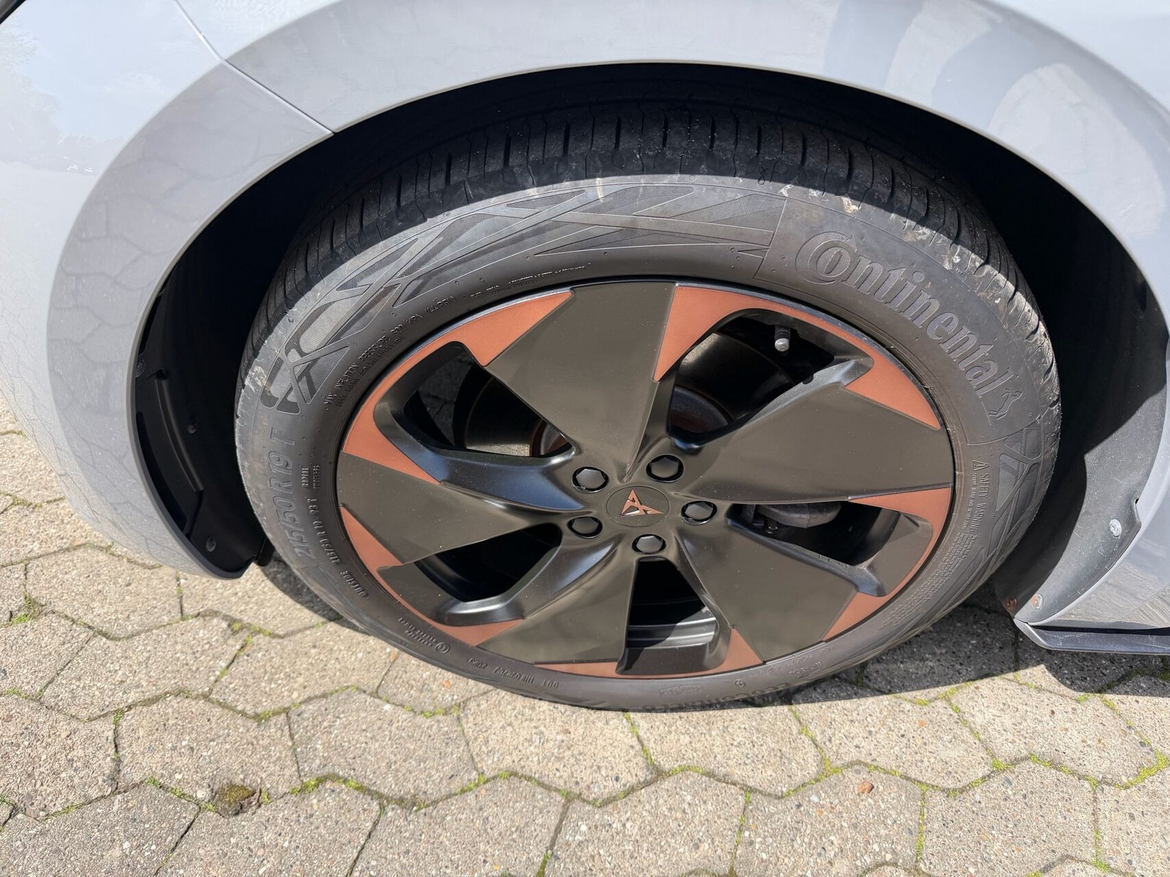 Grå Cupra Born fra 2024